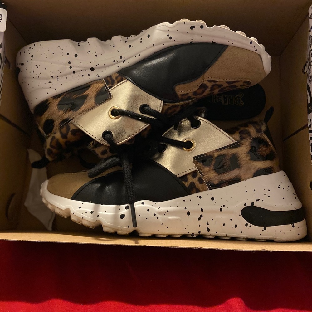 Sneakers